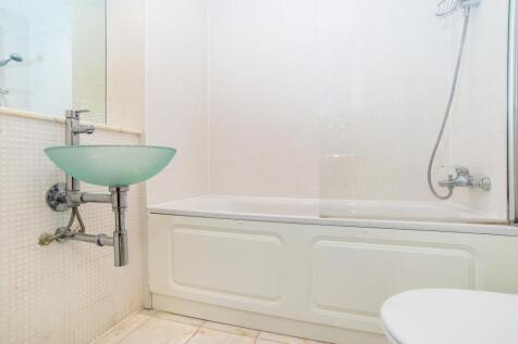 Bathroom.jpg