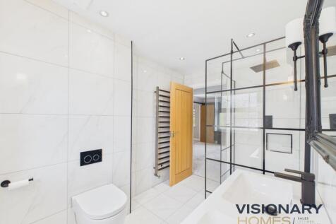 CAM03522G0-PR0217-STILL017