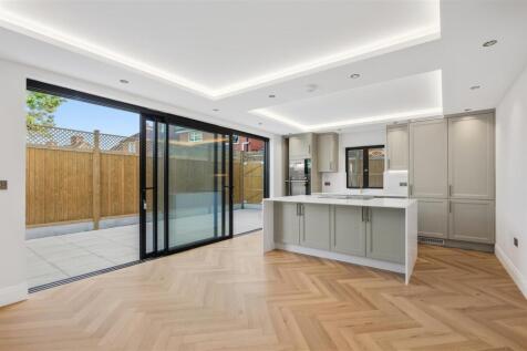 Flat 1 Navy Rose Apartments-2.jpg