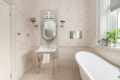 BEDROOM ONE EN SUITE