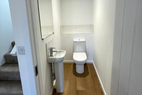 Roundwood Lane, Harpenden, Hertfordshire, AL5 photo 3