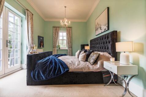 Principal Suite - spacious with Dressing room and En-suite shower room