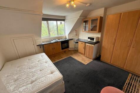 Bedsit to rent Finchley Road, London NW11