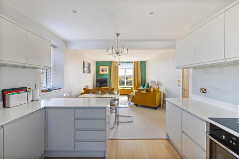 A11 - 4 The Manor House, Hillfield - 250912