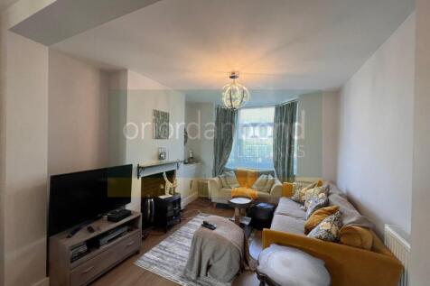Ewenfield Road, Finedon, Northamptonshire NN9 photo 4