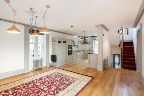 Sitting Room / Kitchen