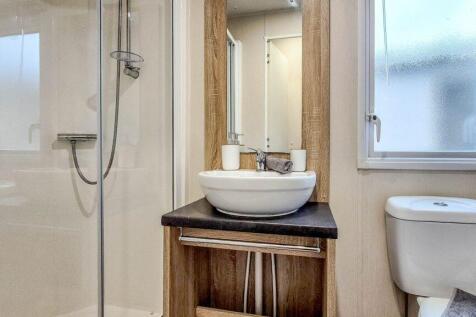 Bathroom with Shower in Willerby Etchingham Holida