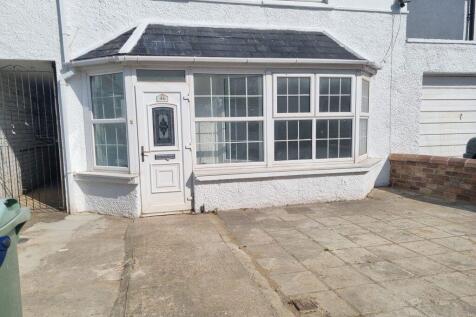 6-bed house on Clive Road, £3,600/mo
