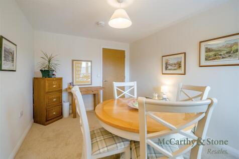 8703019-interior07.jpg