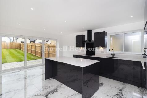 Kitchen Similar Plot