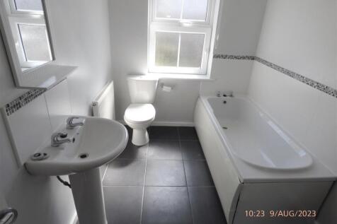 76 Wharncliffe Road - Bath1.JPG