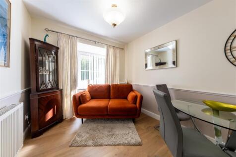 14 Trafalgar Close-007.JPG