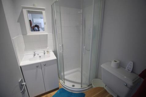 9a Heene shower.jpg