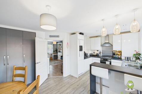 Kitchen - Brogden Drive - Ewemove Whitchurch and N