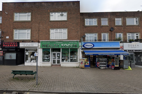 3-bed flat on Brook Mews, Essex, IG7, £1,850/mo