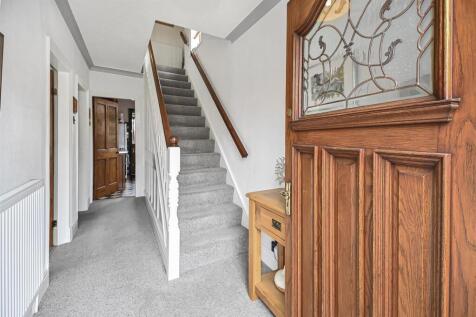 6 Breaston Avenue Entrance Hall (2).jpg