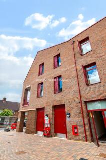 22 Centenary Road, Dagenham, RM9 photo 4