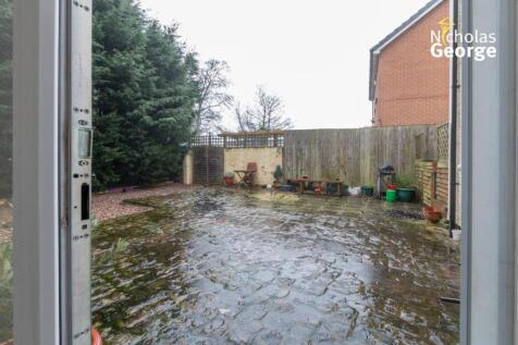 Church rd 83 flat 3 yard.jpg