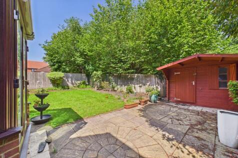 Calshot Way, Frimley, Camberley, Surrey, GU16 photo 5