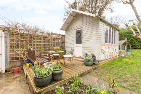 Berkshire Gardens, London, N13 6AA-1 (54)