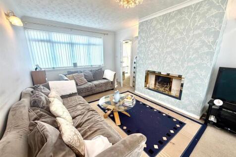 Living Room &amp; Dining Area:
