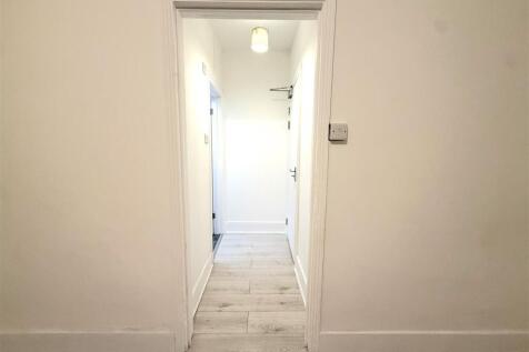 DOORWAY RM 6.jpg