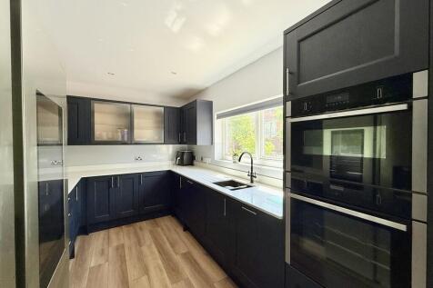 Scott-paine Drive, Hythe, Southampton photo 4