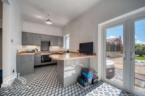 Curzon Road, Lytham St. Annes, Lancashire photo 4