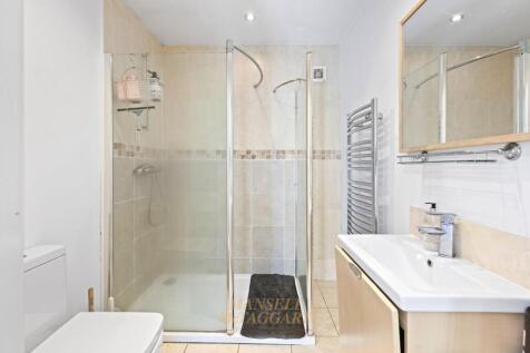 Annexe shower room