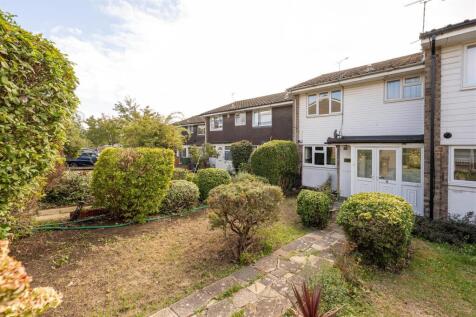 Village Close, E4