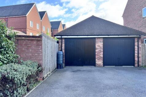 Buck drive and garage.jpg