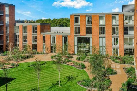 2-bed flat on Hurlingham Waterfront, Fulham, £4,500/mo