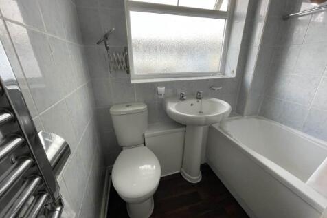 mendip ave 25 bathro