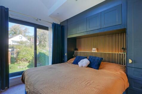 Principal Ensuite Bedroom