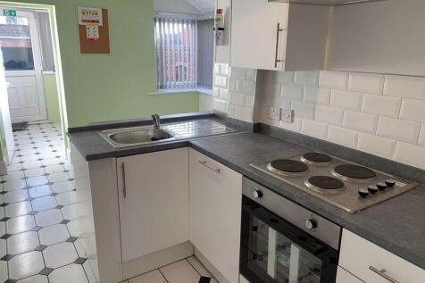 Cowley Hill Lane, St. Helens - Half Price First Months Rent photo 5