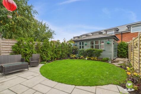 EweMove Estate Agents Basingstoke - Dursley Cottag