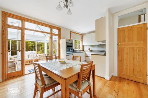 20 Erlesmere Gardens-5.jpg