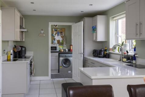 7_Driffield Avenue_15.jpg