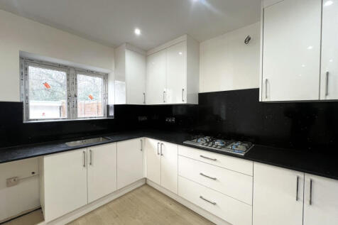 6 Bedroom Semi Detached House available to let in