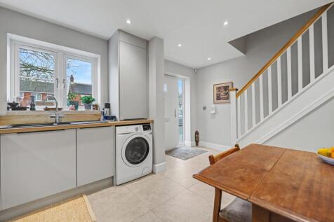 Kitchen / Dining area