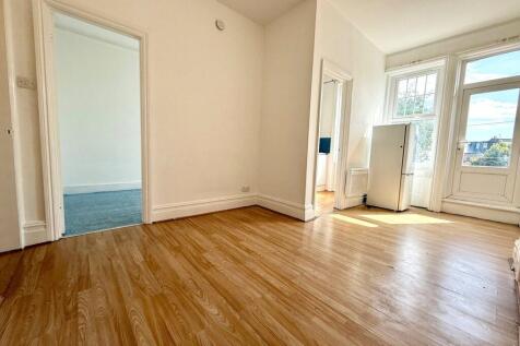 Ashlake, London, SW16 photo 2