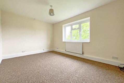 Radburn Court, Stapleford, Nottingham photo 5