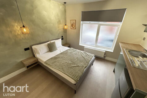1-bed house on High Town Road, LUTON, £825/mo