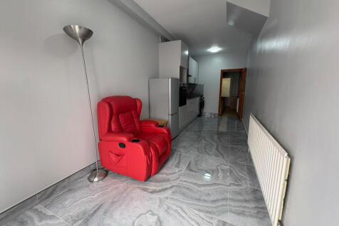 Carnanton Road, London, London, E17 photo 3