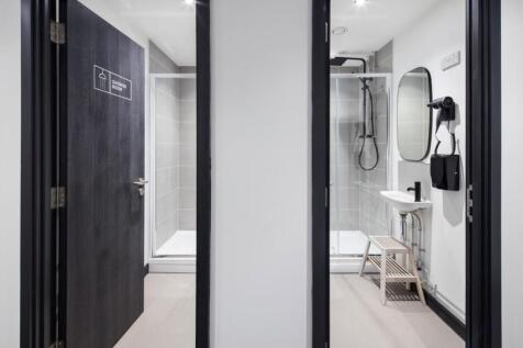 Rum Runner Regency Wharf  Showers.jpg