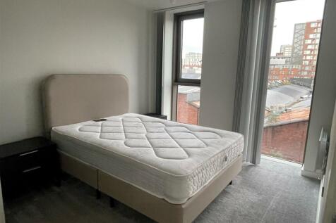 Bedroom 1a.jpg