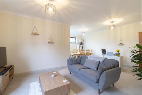 Hartley Court, Cheltenham photo 3