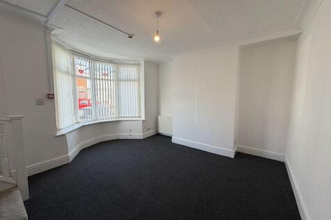 5 Walverden Avenue, Blackpool, FY4 3BT photo 3