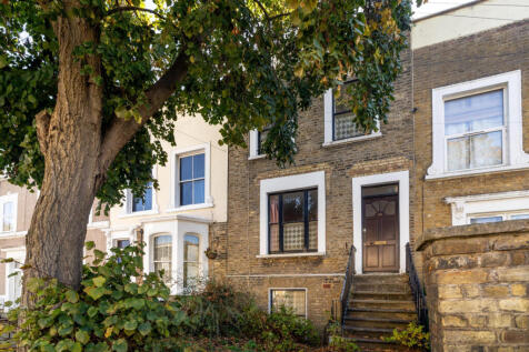 3 Bedroom Town House For Sale. No Chain.