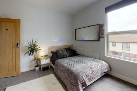 6-bed flat on Fishponds Road, Fishponds, BS16, £4,800/mo